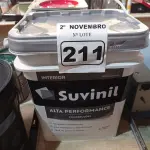 LOTE 211 - 01 BALDE DE TINTA SUVINIL FOSCO BRANCO 18L. (NO ESTADO) ATENÇÃO! FAZER A VISITAÇÃO ANTES DE ARREMATAR, NÃO SABEMOS SE FUNCIONA. LEILÃO NÃO TEM GARANTIA E NEM DEVOLUÇÃO, SUJEITO A POSSÍVEIS AVARIAS VISÍVEIS/OCULTAS E/OU AUSÊNCIA DE COMPONENTES.