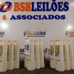 LOTE 052 - 18 FRASCOS DE CONDICIONADOR PANTENE PRO-V BRILHO EXTREMO 175ML. (NO ESTADO) ATENÇÃO! FAZER A VISITAÇÃO ANTES DE ARREMATAR, NÃO SABEMOS SE FUNCIONA. LEILÃO NÃO TEM GARANTIA E NEM DEVOLUÇÃO, SUJEITO A POSSÍVEIS AVARIAS VISÍVEIS/OCULTAS E/OU AUSÊNCIA DE COMPONENTES.