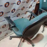 LOTE 183 - 01 CADEIRA DE ESCRITÓRIO COM BASE GIRATÓRIA. (NO ESTADO) ATENÇÃO! FAZER A VISITAÇÃO ANTES DE ARREMATAR, NÃO SABEMOS SE FUNCIONA. LEILÃO NÃO TEM GARANTIA E NEM DEVOLUÇÃO, SUJEITO A POSSÍVEIS AVARIAS VISÍVEIS/OCULTAS E/OU AUSÊNCIA DE COMPONENTES.