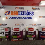 LOTE 283 - 02 GALÕES DE ESMALTE SINTÉTICO IQUINE MADEIRA E METAIS ALTO BRILHO VERDE COLONIAL 3,6L, 01 GALÃO DE SELADOR INCOLOR E 01 GALÃO DE ESMALTE BRILHANTE ALUMÍNIO. (NO ESTADO) ATENÇÃO! FAZER A VISITAÇÃO ANTES DE ARREMATAR, NÃO SABEMOS SE FUNCIONA. LEILÃO NÃO TEM GARANTIA E NEM DEVOLUÇÃO, SUJEITO A POSSÍVEIS AVARIAS VISÍVEIS/OCULTAS E/OU AUSÊNCIA DE COMPONENTES.