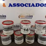 LOTE 161 - 06 LATAS DE COLORANTE SUVINIL. (NO ESTADO) ATENÇÃO! FAZER A VISITAÇÃO ANTES DE ARREMATAR, NÃO SABEMOS SE FUNCIONA. LEILÃO NÃO TEM GARANTIA E NEM DEVOLUÇÃO, SUJEITO A POSSÍVEIS AVARIAS VISÍVEIS/OCULTAS E/OU AUSÊNCIA DE COMPONENTES.