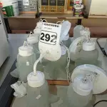 LOTE 292 - 01 LOTE COM VÁRIAS LUMINÁRIAS DE TETO. (NO ESTADO) ATENÇÃO! FAZER A VISITAÇÃO ANTES DE ARREMATAR, NÃO SABEMOS SE FUNCIONA. LEILÃO NÃO TEM GARANTIA E NEM DEVOLUÇÃO, SUJEITO A POSSÍVEIS AVARIAS VISÍVEIS/OCULTAS E/OU AUSÊNCIA DE COMPONENTES.