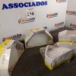 LOTE 218 - 04 ARANDELAS 30CM. (NO ESTADO) ATENÇÃO! FAZER A VISITAÇÃO ANTES DE ARREMATAR, NÃO SABEMOS SE FUNCIONA. LEILÃO NÃO TEM GARANTIA E NEM DEVOLUÇÃO, SUJEITO A POSSÍVEIS AVARIAS VISÍVEIS/OCULTAS E/OU AUSÊNCIA DE COMPONENTES.