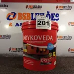 LOTE 201 - 01 BALDE DE DRYKOVEDA, ADITIVO IMPERMEABILIZANTE PARA ARGAMASSA E CONCRETO. (NO ESTADO) ATENÇÃO! FAZER A VISITAÇÃO ANTES DE ARREMATAR, NÃO SABEMOS SE FUNCIONA. LEILÃO NÃO TEM GARANTIA E NEM DEVOLUÇÃO, SUJEITO A POSSÍVEIS AVARIAS VISÍVEIS/OCULTAS E/OU AUSÊNCIA DE COMPONENTES.