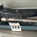LOTE 322 - 01 BALANÇA ANTIGA E 01 PROTETOR PARA SERRA CIRCULAR. (NO ESTADO) ATENÇÃO! FAZER A VISITAÇÃO ANTES DE ARREMATAR, NÃO SABEMOS SE FUNCIONA. LEILÃO NÃO TEM GARANTIA E NEM DEVOLUÇÃO, SUJEITO A POSSÍVEIS AVARIAS VISÍVEIS/OCULTAS E/OU AUSÊNCIA DE COMPONENTES.