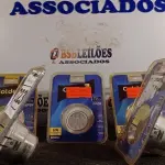 LOTE 323 - 06 SPOTS COMPLETO 6W LED REDONDO 3000K GOLDEN. (NO ESTADO) ATENÇÃO! FAZER A VISITAÇÃO ANTES DE ARREMATAR, NÃO SABEMOS SE FUNCIONA. LEILÃO NÃO TEM GARANTIA E NEM DEVOLUÇÃO, SUJEITO A POSSÍVEIS AVARIAS VISÍVEIS/OCULTAS E/OU AUSÊNCIA DE COMPONENTES.