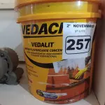 LOTE 257 - 01 BALDE DE VEDALIT, ADITIVO PLASTIFICANTE CONCENTRADO PARA ARGAMASSA DE ASSENTAMENTO E REBOCO CONVENCIONAL. (NO ESTADO) ATENÇÃO! FAZER A VISITAÇÃO ANTES DE ARREMATAR, NÃO SABEMOS SE FUNCIONA. LEILÃO NÃO TEM GARANTIA E NEM DEVOLUÇÃO, SUJEITO A POSSÍVEIS AVARIAS VISÍVEIS/OCULTAS E/OU AUSÊNCIA DE COMPONENTES.
