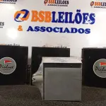 LOTE 156 - 04 LUMINÁRIAS DE EMBUTIR 20X20 5380 PIULUCECE. (NO ESTADO) ATENÇÃO! FAZER A VISITAÇÃO ANTES DE ARREMATAR, NÃO SABEMOS SE FUNCIONA. LEILÃO NÃO TEM GARANTIA E NEM DEVOLUÇÃO, SUJEITO A POSSÍVEIS AVARIAS VISÍVEIS/OCULTAS E/OU AUSÊNCIA DE COMPONENTES.