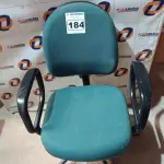 LOTE 184 - 01 CADEIRA DE ESCRITÓRIO COM BASE GIRATÓRIA. (NO ESTADO) ATENÇÃO! FAZER A VISITAÇÃO ANTES DE ARREMATAR, NÃO SABEMOS SE FUNCIONA. LEILÃO NÃO TEM GARANTIA E NEM DEVOLUÇÃO, SUJEITO A POSSÍVEIS AVARIAS VISÍVEIS/OCULTAS E/OU AUSÊNCIA DE COMPONENTES.