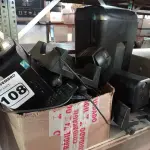 LOTE 108 - 01 FRAGMENTADORA DE PAPEL, 01 RELÓGIO DE PONTO, 02 ESTABILIZADORES VÁRIOS TECLADOS PARA PC E APARELHOS DE TELEFONE MARCAS E MODELOS DIVERSOS. (NO ESTADO) ATENÇÃO! FAZER A VISITAÇÃO ANTES DE ARREMATAR, NÃO SABEMOS SE FUNCIONA. LEILÃO NÃO TEM GARANTIA E NEM DEVOLUÇÃO, SUJEITO A POSSÍVEIS AVARIAS VISÍVEIS/OCULTAS E/OU AUSÊNCIA DE COMPONENTES.