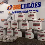 LOTE 062 - 12 LATAS DE COLA PLÁSTICA ANJO 1KG. (NO ESTADO) ATENÇÃO! FAZER A VISITAÇÃO ANTES DE ARREMATAR, NÃO SABEMOS SE FUNCIONA. LEILÃO NÃO TEM GARANTIA E NEM DEVOLUÇÃO, SUJEITO A POSSÍVEIS AVARIAS VISÍVEIS/OCULTAS E/OU AUSÊNCIA DE COMPONENTES.