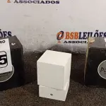 LOTE 325 - 03 ARANDELAS RETANGULARES. (NO ESTADO) ATENÇÃO! FAZER A VISITAÇÃO ANTES DE ARREMATAR, NÃO SABEMOS SE FUNCIONA. LEILÃO NÃO TEM GARANTIA E NEM DEVOLUÇÃO, SUJEITO A POSSÍVEIS AVARIAS VISÍVEIS/OCULTAS E/OU AUSÊNCIA DE COMPONENTES.