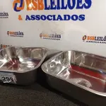 LOTE 298 - 02 CUBAS PARA PIA EM INOX 40X34X17CM. (NO ESTADO) ATENÇÃO! FAZER A VISITAÇÃO ANTES DE ARREMATAR, NÃO SABEMOS SE FUNCIONA. LEILÃO NÃO TEM GARANTIA E NEM DEVOLUÇÃO, SUJEITO A POSSÍVEIS AVARIAS VISÍVEIS/OCULTAS E/OU AUSÊNCIA DE COMPONENTES.