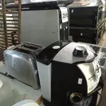 LOTE 293 - 01 CAFETEIRA, 01 TORRADEIRA E 01 PORTA CD. (NO ESTADO) ATENÇÃO! FAZER A VISITAÇÃO ANTES DE ARREMATAR, NÃO SABEMOS SE FUNCIONA. LEILÃO NÃO TEM GARANTIA E NEM DEVOLUÇÃO, SUJEITO A POSSÍVEIS AVARIAS VISÍVEIS/OCULTAS E/OU AUSÊNCIA DE COMPONENTES.