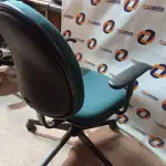 LOTE 187 - 01 CADEIRA DE ESCRITÓRIO COM BASE GIRATÓRIA. (NO ESTADO) ATENÇÃO! FAZER A VISITAÇÃO ANTES DE ARREMATAR, NÃO SABEMOS SE FUNCIONA. LEILÃO NÃO TEM GARANTIA E NEM DEVOLUÇÃO, SUJEITO A POSSÍVEIS AVARIAS VISÍVEIS/OCULTAS E/OU AUSÊNCIA DE COMPONENTES.
