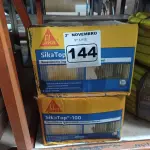 LOTE 144 - 02 CAIXAS DE REVESTIMENTO IMPERMEABILIZANTE SEMI-FLEXIVEL SIKA TOP-100 18KG. (NO ESTADO) ATENÇÃO! FAZER A VISITAÇÃO ANTES DE ARREMATAR, NÃO SABEMOS SE FUNCIONA. LEILÃO NÃO TEM GARANTIA E NEM DEVOLUÇÃO, SUJEITO A POSSÍVEIS AVARIAS VISÍVEIS/OCULTAS E/OU AUSÊNCIA DE COMPONENTES.