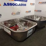 LOTE 244 - 02 CUBAS PARA PIA EM INOX 40X34X17CM. (NO ESTADO) ATENÇÃO! FAZER A VISITAÇÃO ANTES DE ARREMATAR, NÃO SABEMOS SE FUNCIONA. LEILÃO NÃO TEM GARANTIA E NEM DEVOLUÇÃO, SUJEITO A POSSÍVEIS AVARIAS VISÍVEIS/OCULTAS E/OU AUSÊNCIA DE COMPONENTES.