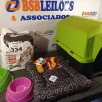 LOTE 334 - 01 CASINHA DE CACHORRO, 01 CAMINHA, 02 COMEDOUROS, 02 BRINQUEDOS E 01 PACOTE DE TAPETE HIGIÊNICO. (NO ESTADO) ATENÇÃO! FAZER A VISITAÇÃO ANTES DE ARREMATAR, NÃO SABEMOS SE FUNCIONA. LEILÃO NÃO TEM GARANTIA E NEM DEVOLUÇÃO, SUJEITO A POSSÍVEIS AVARIAS VISÍVEIS/OCULTAS E/OU AUSÊNCIA DE COMPONENTES.