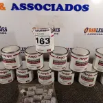 LOTE 163 - 12 LATAS DE COLA PLÁSTICA ANJO 1KG. (NO ESTADO) ATENÇÃO! FAZER A VISITAÇÃO ANTES DE ARREMATAR, NÃO SABEMOS SE FUNCIONA. LEILÃO NÃO TEM GARANTIA E NEM DEVOLUÇÃO, SUJEITO A POSSÍVEIS AVARIAS VISÍVEIS/OCULTAS E/OU AUSÊNCIA DE COMPONENTES.