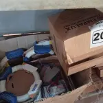 LOTE 204 - 01 LOTE COM VÁRIAS LUMINÁRIAS E REATORES PARA LÂMPADAS FLUORESCENTES MARCAS E MODELOS DIVERSOS. (NO ESTADO) ATENÇÃO! FAZER A VISITAÇÃO ANTES DE ARREMATAR, NÃO SABEMOS SE FUNCIONA. LEILÃO NÃO TEM GARANTIA E NEM DEVOLUÇÃO, SUJEITO A POSSÍVEIS AVARIAS VISÍVEIS/OCULTAS E/OU AUSÊNCIA DE COMPONENTES.