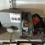 LOTE 065 - 01 MOTOR DE PORTÃO, 02 MAQUINAS DE SOLDA E 01 ESMERILHADEIRA MARCAS E MODELOS DIVERSOS PARA RETIRADA DE PEÇAS. (NO ESTADO) ATENÇÃO! FAZER A VISITAÇÃO ANTES DE ARREMATAR, NÃO SABEMOS SE FUNCIONA. LEILÃO NÃO TEM GARANTIA E NEM DEVOLUÇÃO, SUJEITO A POSSÍVEIS AVARIAS VISÍVEIS/OCULTAS E/OU AUSÊNCIA DE COMPONENTES.