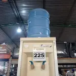 LOTE 225 - 01 BEBEDOURO PARA GARRAFÃO MARCA ESMALTEC 220V. (NO ESTADO) ATENÇÃO! FAZER A VISITAÇÃO ANTES DE ARREMATAR, NÃO SABEMOS SE FUNCIONA. LEILÃO NÃO TEM GARANTIA E NEM DEVOLUÇÃO, SUJEITO A POSSÍVEIS AVARIAS VISÍVEIS/OCULTAS E/OU AUSÊNCIA DE COMPONENTES.