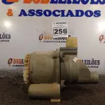 LOTE 256 - 01 MOTOR PARA BANHEIRA DE HIDROMASSAGEM. (NO ESTADO) ATENÇÃO! FAZER A VISITAÇÃO ANTES DE ARREMATAR, NÃO SABEMOS SE FUNCIONA. LEILÃO NÃO TEM GARANTIA E NEM DEVOLUÇÃO, SUJEITO A POSSÍVEIS AVARIAS VISÍVEIS/OCULTAS E/OU AUSÊNCIA DE COMPONENTES.