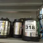 LOTE 318 - 02 BASES DE LIQUIDIFICADOR E 02 BASES DE EXTRATORES DE SUCO INDUSTRIAIS. (NO ESTADO) ATENÇÃO! FAZER A VISITAÇÃO ANTES DE ARREMATAR, NÃO SABEMOS SE FUNCIONA. LEILÃO NÃO TEM GARANTIA E NEM DEVOLUÇÃO, SUJEITO A POSSÍVEIS AVARIAS VISÍVEIS/OCULTAS E/OU AUSÊNCIA DE COMPONENTES.