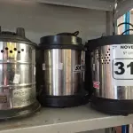 LOTE 318 - 02 BASES DE LIQUIDIFICADOR E 02 BASES DE EXTRATORES DE SUCO INDUSTRIAIS. (NO ESTADO) ATENÇÃO! FAZER A VISITAÇÃO ANTES DE ARREMATAR, NÃO SABEMOS SE FUNCIONA. LEILÃO NÃO TEM GARANTIA E NEM DEVOLUÇÃO, SUJEITO A POSSÍVEIS AVARIAS VISÍVEIS/OCULTAS E/OU AUSÊNCIA DE COMPONENTES.