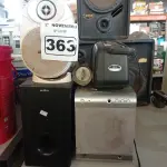 LOTE 363 - 02 SUBWOOFER, 02 PONTAS DE MIXER PARA ALIMENTOS, 01 APARELHO DE SOM E 01 CAIXA DE SOM MARCAS E MODELOS DIVERSOS. (NO ESTADO) ATENÇÃO! FAZER A VISITAÇÃO ANTES DE ARREMATAR, NÃO SABEMOS SE FUNCIONA. LEILÃO NÃO TEM GARANTIA E NEM DEVOLUÇÃO, SUJEITO A POSSÍVEIS AVARIAS VISÍVEIS/OCULTAS E/OU AUSÊNCIA DE COMPONENTES.