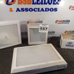 LOTE 557 - 02 LUMINÁRIAS DE EMBUTIR E 02 PLAFON DE SOBREPOR MARCAS E MODELOS DIVERSOS. (NO ESTADO) ATENÇÃO! FAZER A VISITAÇÃO ANTES DE ARREMATAR, NÃO SABEMOS SE FUNCIONA. LEILÃO NÃO TEM GARANTIA E NEM DEVOLUÇÃO, SUJEITO A POSSÍVEIS AVARIAS VISÍVEIS/OCULTAS E/OU AUSÊNCIA DE COMPONENTES.