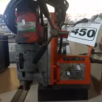 LOTE 450 - 01 FURADEIRA DE BASE MAGNÉTICA. (NO ESTADO) ATENÇÃO! FAZER A VISITAÇÃO ANTES DE ARREMATAR, NÃO SABEMOS SE FUNCIONA. LEILÃO NÃO TEM GARANTIA E NEM DEVOLUÇÃO, SUJEITO A POSSÍVEIS AVARIAS VISÍVEIS/OCULTAS E/OU AUSÊNCIA DE COMPONENTES.