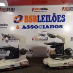 LOTE 390 - 02 BASES DE MICROSCÓPIO. (NO ESTADO) ATENÇÃO! FAZER A VISITAÇÃO ANTES DE ARREMATAR, NÃO SABEMOS SE FUNCIONA. LEILÃO NÃO TEM GARANTIA E NEM DEVOLUÇÃO, SUJEITO A POSSÍVEIS AVARIAS VISÍVEIS/OCULTAS E/OU AUSÊNCIA DE COMPONENTES.