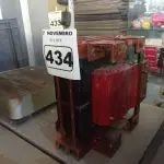 LOTE 434 - 01 TRANSFORMADOR. (NO ESTADO) ATENÇÃO! FAZER A VISITAÇÃO ANTES DE ARREMATAR, NÃO SABEMOS SE FUNCIONA. LEILÃO NÃO TEM GARANTIA E NEM DEVOLUÇÃO, SUJEITO A POSSÍVEIS AVARIAS VISÍVEIS/OCULTAS E/OU AUSÊNCIA DE COMPONENTES.