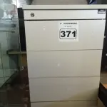 LOTE 371 - 02 GAVETEIROS COM 03 GAVETAS. (NO ESTADO) ATENÇÃO! FAZER A VISITAÇÃO ANTES DE ARREMATAR, NÃO SABEMOS SE FUNCIONA. LEILÃO NÃO TEM GARANTIA E NEM DEVOLUÇÃO, SUJEITO A POSSÍVEIS AVARIAS VISÍVEIS/OCULTAS E/OU AUSÊNCIA DE COMPONENTES.