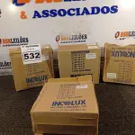 LOTE 532 - 04 PLAFONS DE SOBREPOR 20X20. (NO ESTADO) ATENÇÃO! FAZER A VISITAÇÃO ANTES DE ARREMATAR, NÃO SABEMOS SE FUNCIONA. LEILÃO NÃO TEM GARANTIA E NEM DEVOLUÇÃO, SUJEITO A POSSÍVEIS AVARIAS VISÍVEIS/OCULTAS E/OU AUSÊNCIA DE COMPONENTES.