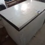 LOTE 483 - 01 FREEZER HORIZONTAL COM AVARIAS. (NO ESTADO) ATENÇÃO! FAZER A VISITAÇÃO ANTES DE ARREMATAR, NÃO SABEMOS SE FUNCIONA. LEILÃO NÃO TEM GARANTIA E NEM DEVOLUÇÃO, SUJEITO A POSSÍVEIS AVARIAS VISÍVEIS/OCULTAS E/OU AUSÊNCIA DE COMPONENTES.