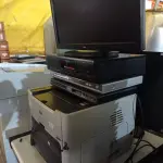 LOTE 504 - 02 MONITORES, 01 IMPRESSORA, 02 APARELHOS DE DVD E 01 TOCA CD MARCAS E MODELOS DIVERSOS PARA RETIRADA DE PEÇAS. (NO ESTADO) ATENÇÃO! FAZER A VISITAÇÃO ANTES DE ARREMATAR, NÃO SABEMOS SE FUNCIONA. LEILÃO NÃO TEM GARANTIA E NEM DEVOLUÇÃO, SUJEITO A POSSÍVEIS AVARIAS VISÍVEIS/OCULTAS E/OU AUSÊNCIA DE COMPONENTES.