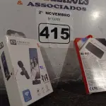 LOTE 415 - 01 MICROFONE SEM FIO E 01 CARREGADOR PORTÁTIL. (NO ESTADO) ATENÇÃO! FAZER A VISITAÇÃO ANTES DE ARREMATAR, NÃO SABEMOS SE FUNCIONA. LEILÃO NÃO TEM GARANTIA E NEM DEVOLUÇÃO, SUJEITO A POSSÍVEIS AVARIAS VISÍVEIS/OCULTAS E/OU AUSÊNCIA DE COMPONENTES.