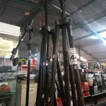 LOTE 440 - 04 TRIPÉS MARCAS E MODELOS DIVERSOS. (NO ESTADO) ATENÇÃO! FAZER A VISITAÇÃO ANTES DE ARREMATAR, NÃO SABEMOS SE FUNCIONA. LEILÃO NÃO TEM GARANTIA E NEM DEVOLUÇÃO, SUJEITO A POSSÍVEIS AVARIAS VISÍVEIS/OCULTAS E/OU AUSÊNCIA DE COMPONENTES.
