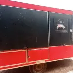 LOTE 588 - 01 TRAILLER ROBEQUE. (NO ESTADO) ATENÇÃO! FAZER A VISITAÇÃO ANTES DE ARREMATAR, NÃO SABEMOS SE FUNCIONA. LEILÃO NÃO TEM GARANTIA E NEM DEVOLUÇÃO, SUJEITO A POSSÍVEIS AVARIAS VISÍVEIS/OCULTAS E/OU AUSÊNCIA DE COMPONENTES.