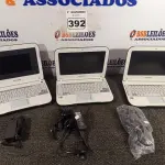 LOTE 392 - 03 NETBOOK’S MARCAS POSITIVO COM FONTE. (NO ESTADO) ATENÇÃO! FAZER A VISITAÇÃO ANTES DE ARREMATAR, NÃO SABEMOS SE FUNCIONA. LEILÃO NÃO TEM GARANTIA E NEM DEVOLUÇÃO, SUJEITO A POSSÍVEIS AVARIAS VISÍVEIS/OCULTAS E/OU AUSÊNCIA DE COMPONENTES.