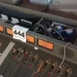 LOTE 444 - 01 MESA DE SOM PARA RÁDIO FM MARCA AUDIOTRONICS. (NO ESTADO) ATENÇÃO! FAZER A VISITAÇÃO ANTES DE ARREMATAR, NÃO SABEMOS SE FUNCIONA. LEILÃO NÃO TEM GARANTIA E NEM DEVOLUÇÃO, SUJEITO A POSSÍVEIS AVARIAS VISÍVEIS/OCULTAS E/OU AUSÊNCIA DE COMPONENTES.