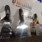 LOTE 195 - 03 ESPÁTULAS. (NO ESTADO) ATENÇÃO! FAZER A VISITAÇÃO ANTES DE ARREMATAR, NÃO SABEMOS SE FUNCIONA. LEILÃO NÃO TEM GARANTIA E NEM DEVOLUÇÃO, SUJEITO A POSSÍVEIS AVARIAS VISÍVEIS/OCULTAS E/OU AUSÊNCIA DE COMPONENTES.