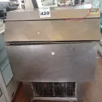 LOTE 420 - 01 MÁQUINA DE GELO. (NO ESTADO) ATENÇÃO! FAZER A VISITAÇÃO ANTES DE ARREMATAR, NÃO SABEMOS SE FUNCIONA. LEILÃO NÃO TEM GARANTIA E NEM DEVOLUÇÃO, SUJEITO A POSSÍVEIS AVARIAS VISÍVEIS/OCULTAS E/OU AUSÊNCIA DE COMPONENTES.
