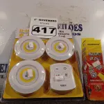 LOTE 417 - 01 KIT LUMINÁRIA DE LED E CAIXA DE PILHAS AAA. (NO ESTADO) ATENÇÃO! FAZER A VISITAÇÃO ANTES DE ARREMATAR, NÃO SABEMOS SE FUNCIONA. LEILÃO NÃO TEM GARANTIA E NEM DEVOLUÇÃO, SUJEITO A POSSÍVEIS AVARIAS VISÍVEIS/OCULTAS E/OU AUSÊNCIA DE COMPONENTES.