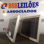 LOTE 437 - 02 PAINÉIS FOTOVOLTAICOS 18V 10W. (NO ESTADO) ATENÇÃO! FAZER A VISITAÇÃO ANTES DE ARREMATAR, NÃO SABEMOS SE FUNCIONA. LEILÃO NÃO TEM GARANTIA E NEM DEVOLUÇÃO, SUJEITO A POSSÍVEIS AVARIAS VISÍVEIS/OCULTAS E/OU AUSÊNCIA DE COMPONENTES.