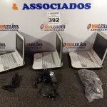 LOTE 392 - 03 NETBOOK’S MARCAS POSITIVO COM FONTE. (NO ESTADO) ATENÇÃO! FAZER A VISITAÇÃO ANTES DE ARREMATAR, NÃO SABEMOS SE FUNCIONA. LEILÃO NÃO TEM GARANTIA E NEM DEVOLUÇÃO, SUJEITO A POSSÍVEIS AVARIAS VISÍVEIS/OCULTAS E/OU AUSÊNCIA DE COMPONENTES.