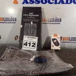 LOTE 412 - 01 MASSAGEADOR PARA OS PÉS E 01 MOUSE SEM FIO. (NO ESTADO) ATENÇÃO! FAZER A VISITAÇÃO ANTES DE ARREMATAR, NÃO SABEMOS SE FUNCIONA. LEILÃO NÃO TEM GARANTIA E NEM DEVOLUÇÃO, SUJEITO A POSSÍVEIS AVARIAS VISÍVEIS/OCULTAS E/OU AUSÊNCIA DE COMPONENTES.