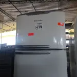 LOTE 419 - 01 GELADEIRA MARCA ELECTROLUX 220V. (NO ESTADO) ATENÇÃO! FAZER A VISITAÇÃO ANTES DE ARREMATAR, NÃO SABEMOS SE FUNCIONA. LEILÃO NÃO TEM GARANTIA E NEM DEVOLUÇÃO, SUJEITO A POSSÍVEIS AVARIAS VISÍVEIS/OCULTAS E/OU AUSÊNCIA DE COMPONENTES.